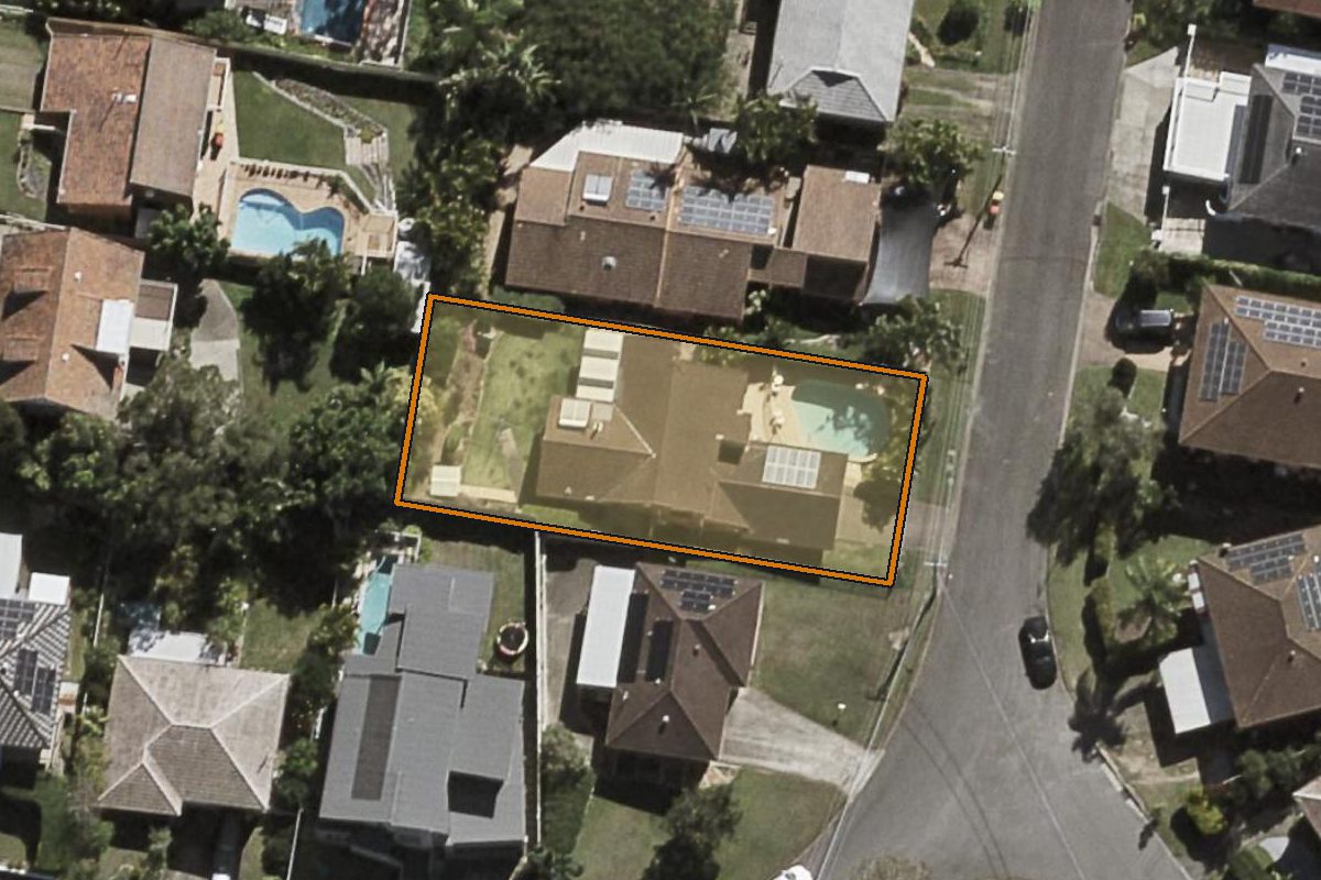 Aerial photo of 10 Grounds Street, Yeronga QLD 4104 with the lot boundary outlined in amber