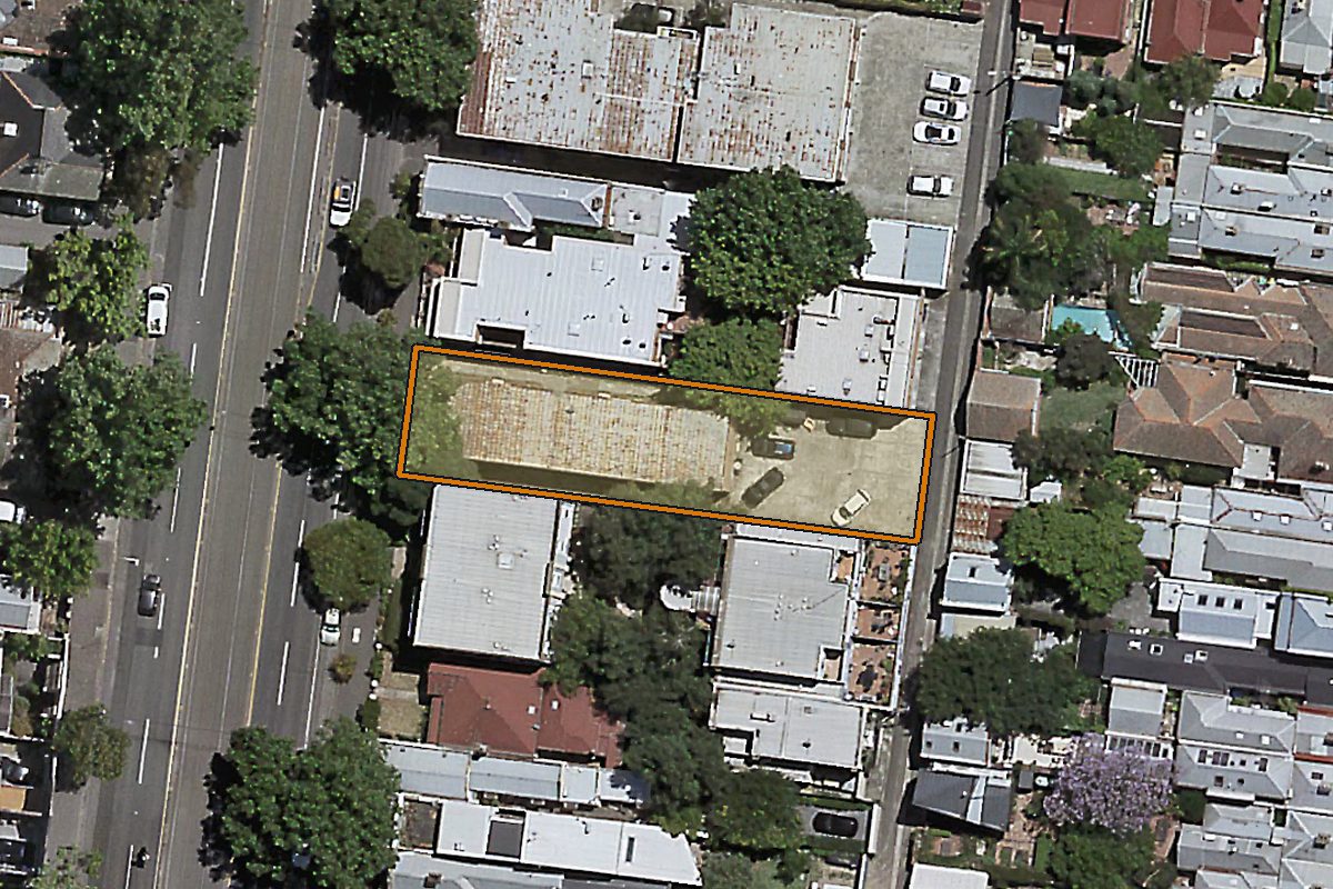 Aerial photo of 1090 Lygon Street, Carlton North VIC 3054 with the lot boundary outlined in amber