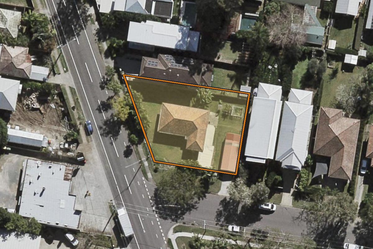 Aerial photo of 116 Oxley Road, Chelmer QLD 4068 with the lot boundary outlined in amber
