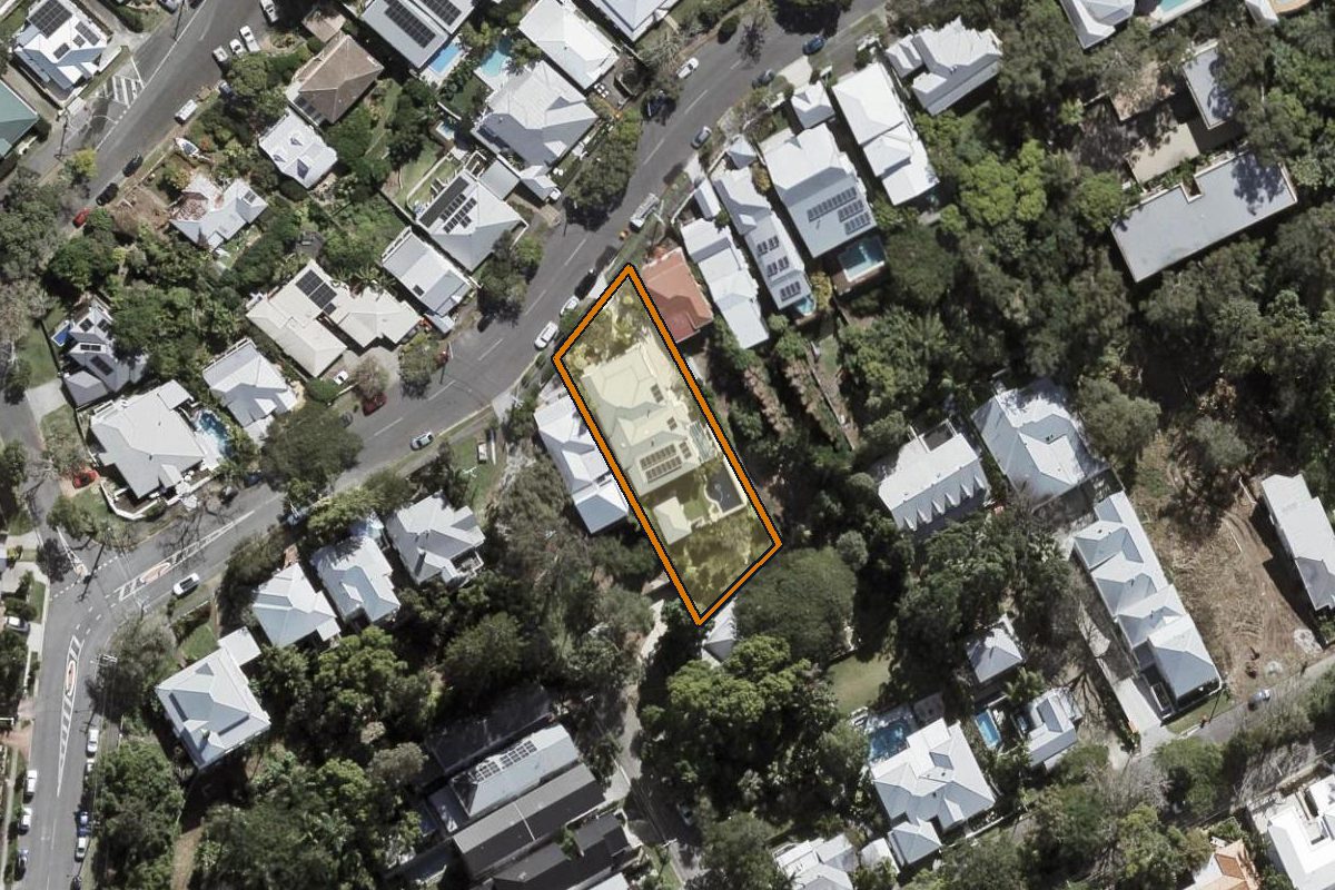 Aerial photo of 116 Rockbourne Terrace, Paddington QLD 4064 with the lot boundary outlined in amber
