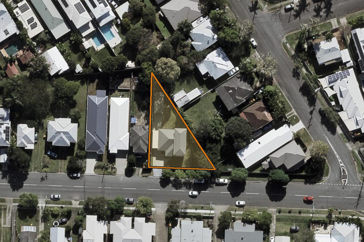 Aerial photo of 119 Selina Street, Wynnum QLD 4178 with the lot boundary outlined in amber
