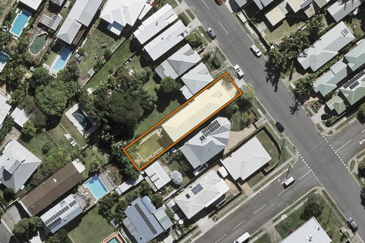 Aerial photo of 125 Melville Terrace, Manly QLD 4179 with the lot boundary outlined in amber