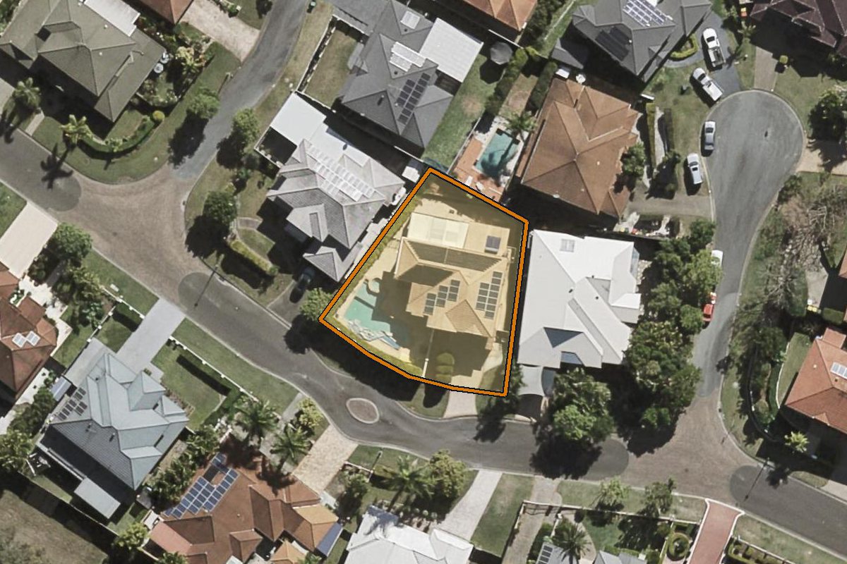 Aerial photo of 14 Ablington Way, Carindale QLD 4152 with the lot boundary outlined in amber