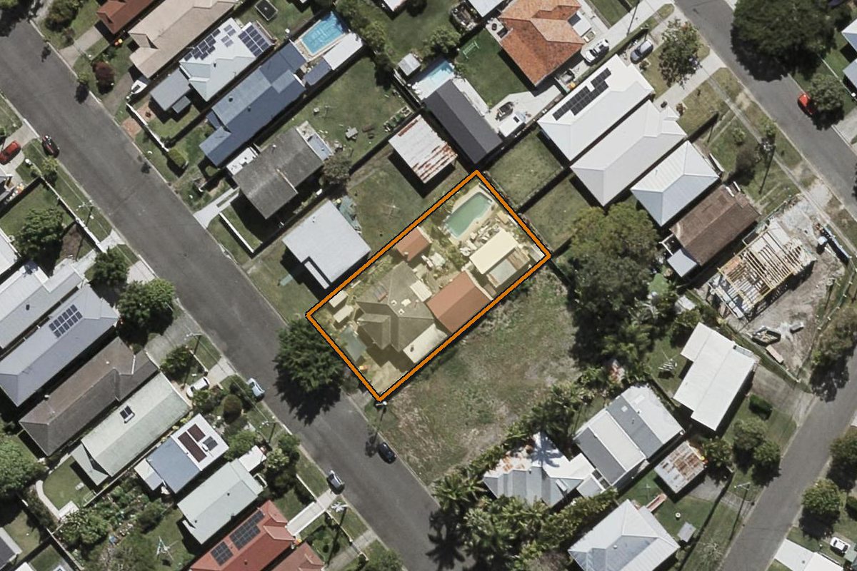 Aerial photo of 146 Henry Street, Wynnum QLD 4178 with the lot boundary outlined in amber