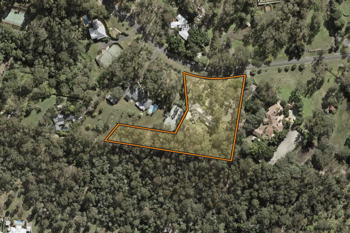 Aerial photo of 152 Huntingdale Street, Pullenvale QLD 4069 with the lot boundary outlined in amber