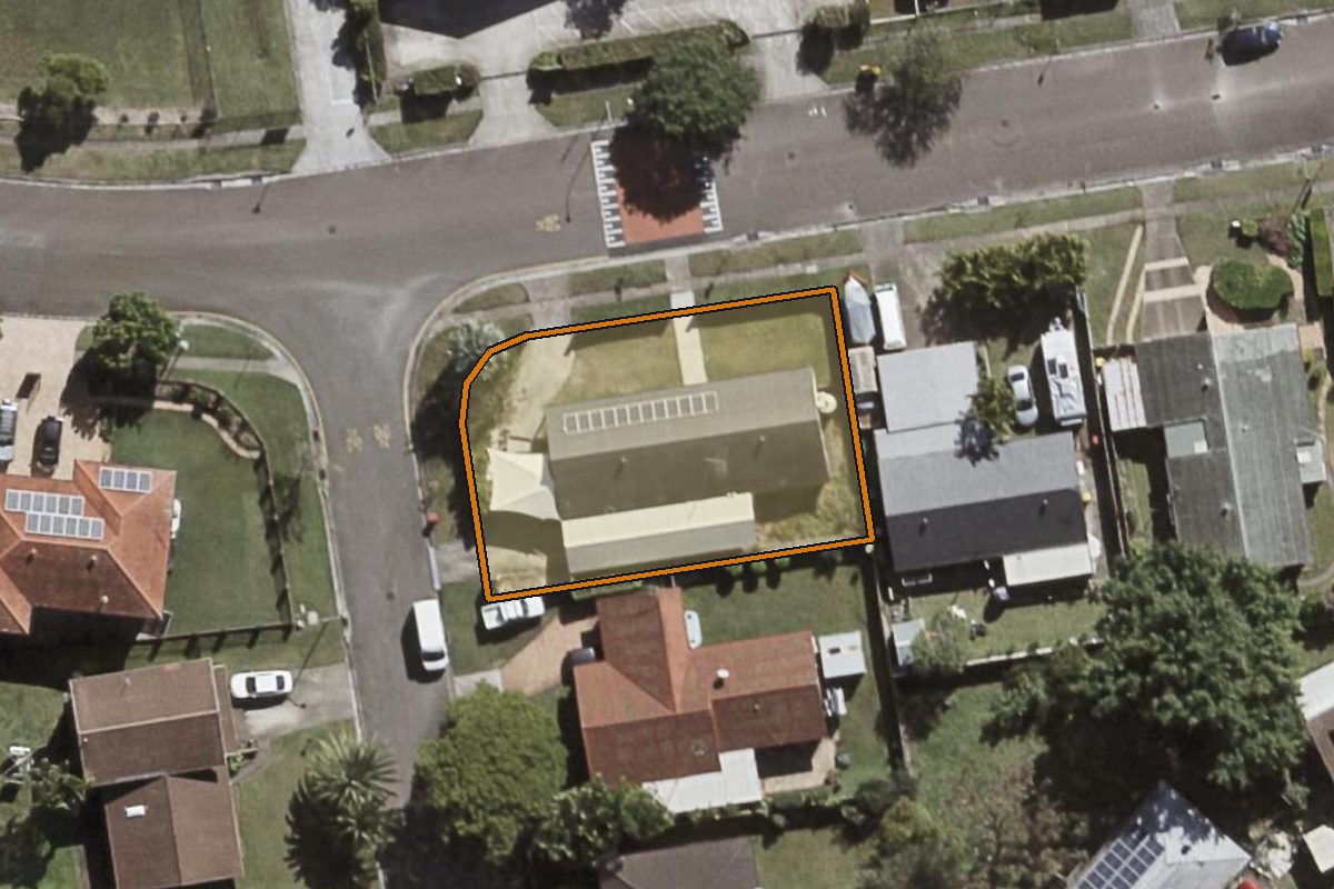 Aerial photo of 2 Edred Street, Carindale QLD 4152 with the lot boundary outlined in amber