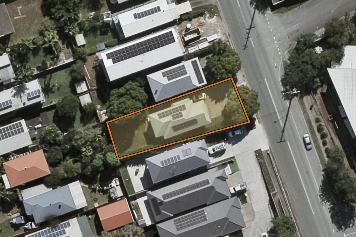 Aerial photo of 21 Hemmant Tingalpa Road, Hemmant QLD 4174 with the lot boundary outlined in amber