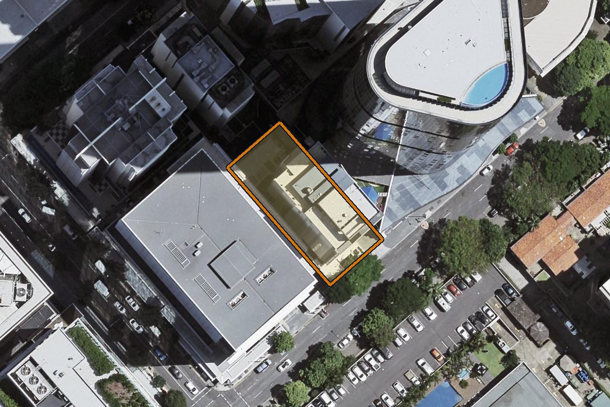 Aerial photo of 212 Margaret Street, Brisbane City QLD 4000 with the lot boundary outlined in amber