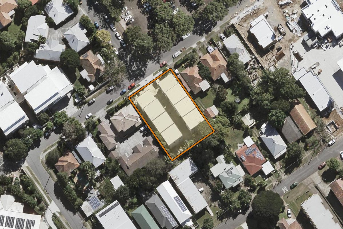 Aerial photo of 26 Creighton Street, Mount Gravatt QLD 4122 with the lot boundary outlined in amber