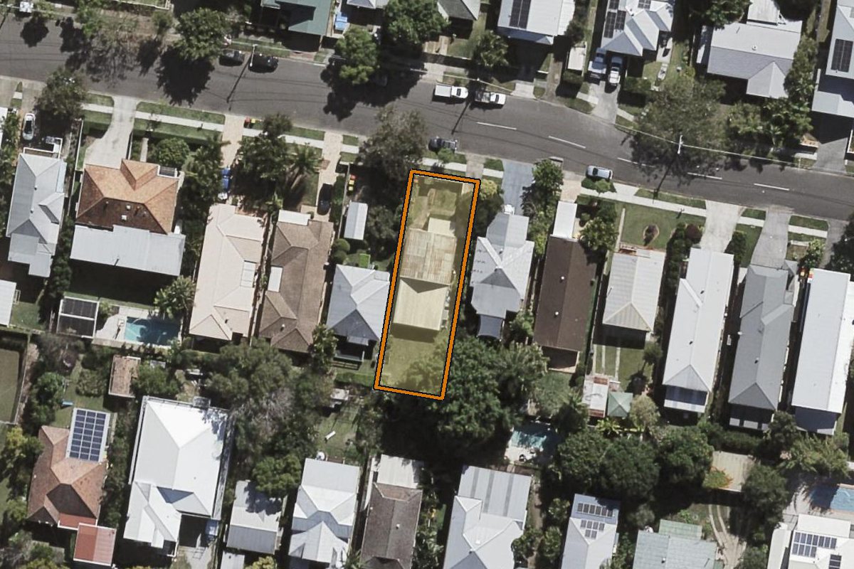 Aerial photo of 271 Verney Road East, Graceville QLD 4075 with the lot boundary outlined in amber