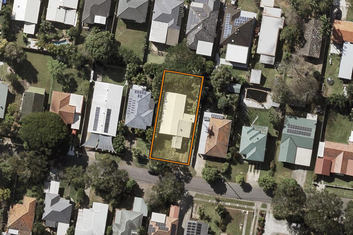 Aerial photo of 30 Ellerdale Street, Aspley QLD 4034 with the lot boundary outlined in amber