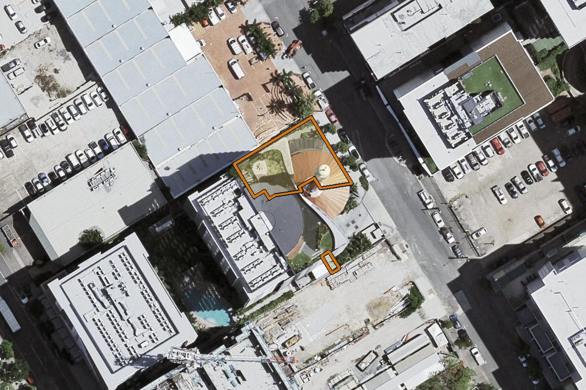 Aerial photo of 33 Manning Street, South Brisbane QLD 4101 with the lot boundary outlined in amber