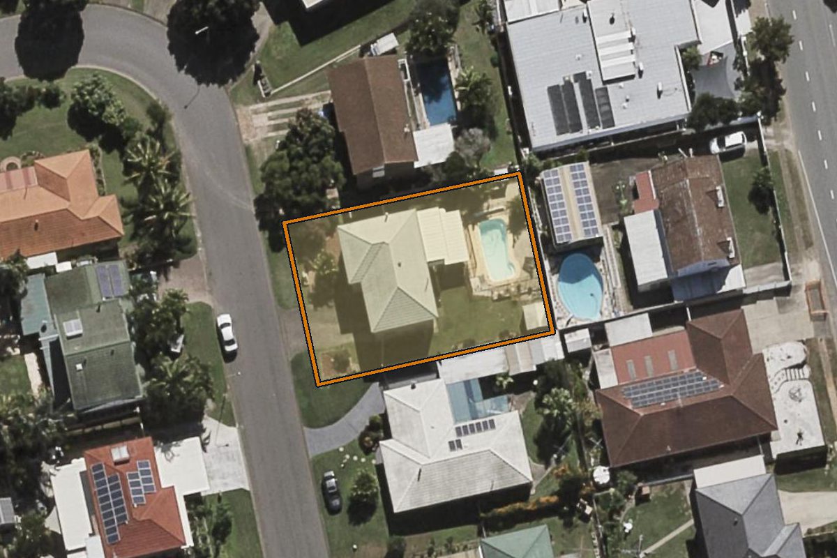 Aerial photo of 34 Tinaroo Street, Durack QLD 4077 with the lot boundary outlined in amber