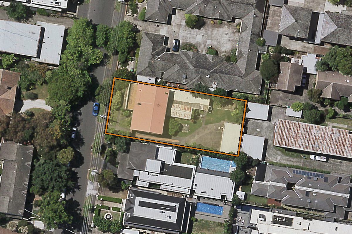 Aerial photo of 34 Walpole Street, Kew VIC 3101 with the lot boundary outlined in amber