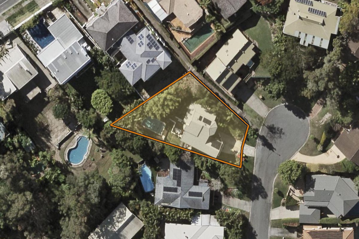 Aerial photo of 36 Evans Drive, Benowa QLD 4217 with the lot boundary outlined in amber
