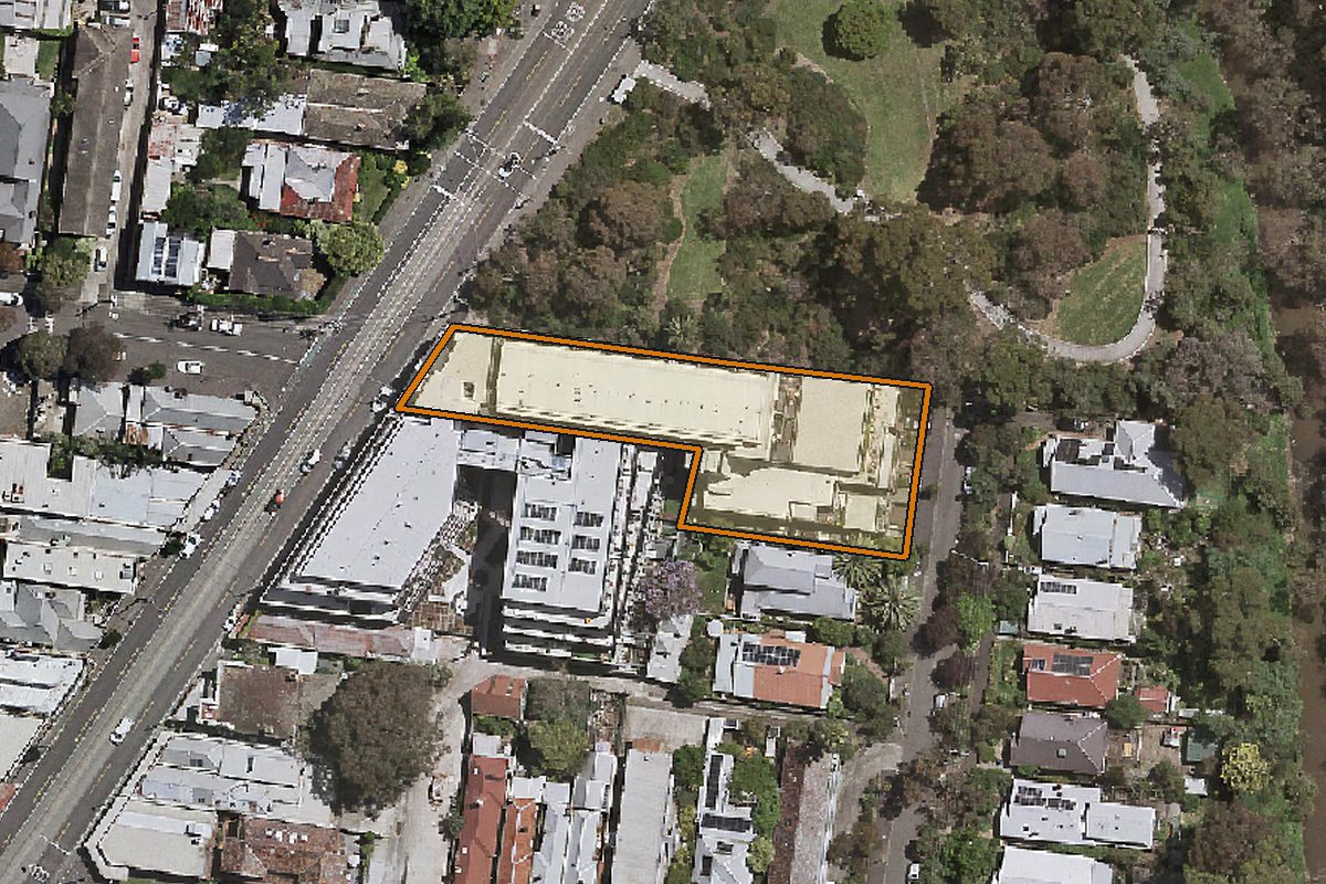 Aerial photo of 392 St Georges Road, Fitzroy North VIC 3068 with the lot boundary outlined in amber
