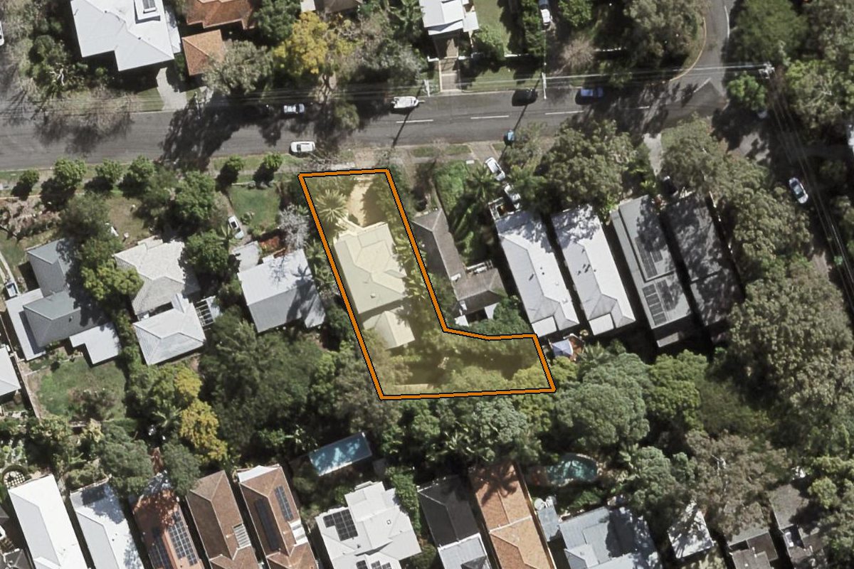 Aerial photo of 43 Raglan Street, St Lucia QLD 4067 with the lot boundary outlined in amber