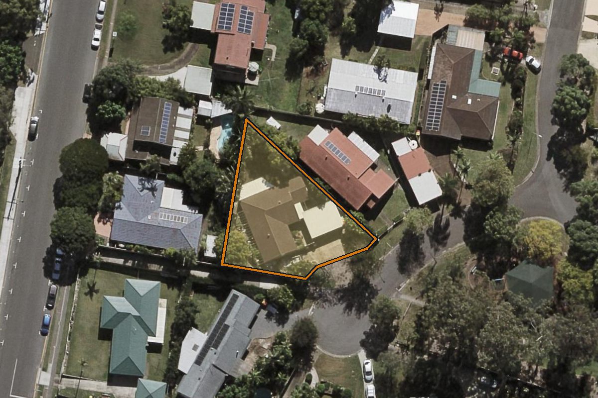 Aerial photo of 5 Judith Court, Runcorn QLD 4113 with the lot boundary outlined in amber