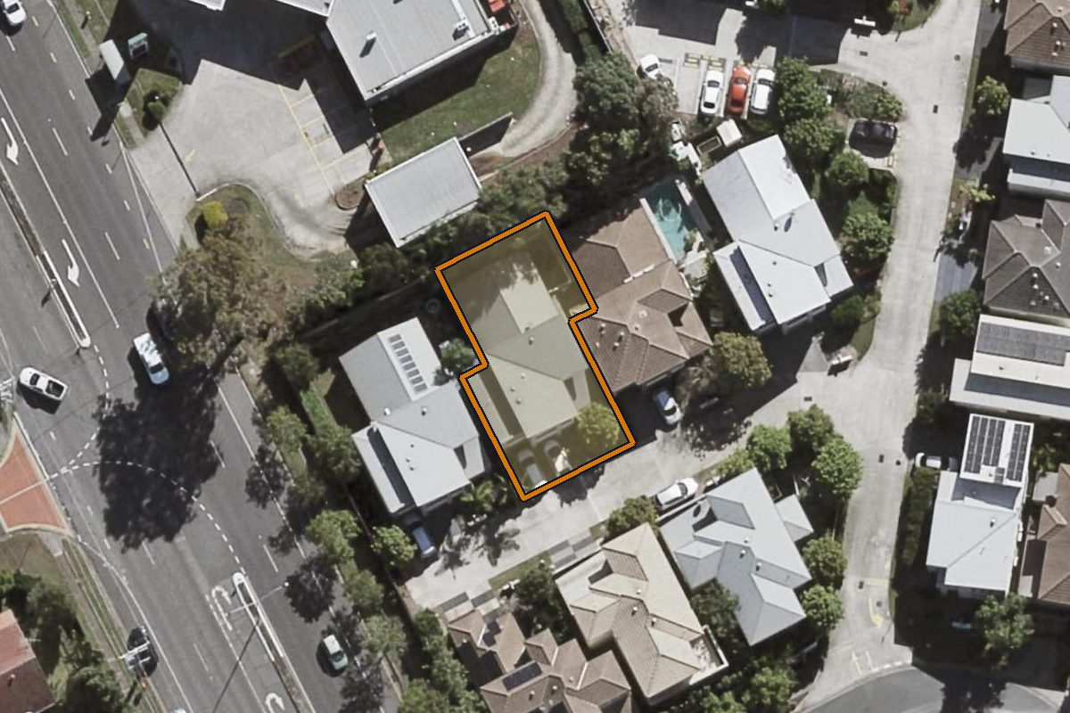 Aerial photo of 5 Keel Court, Carina QLD 4152 with the lot boundary outlined in amber