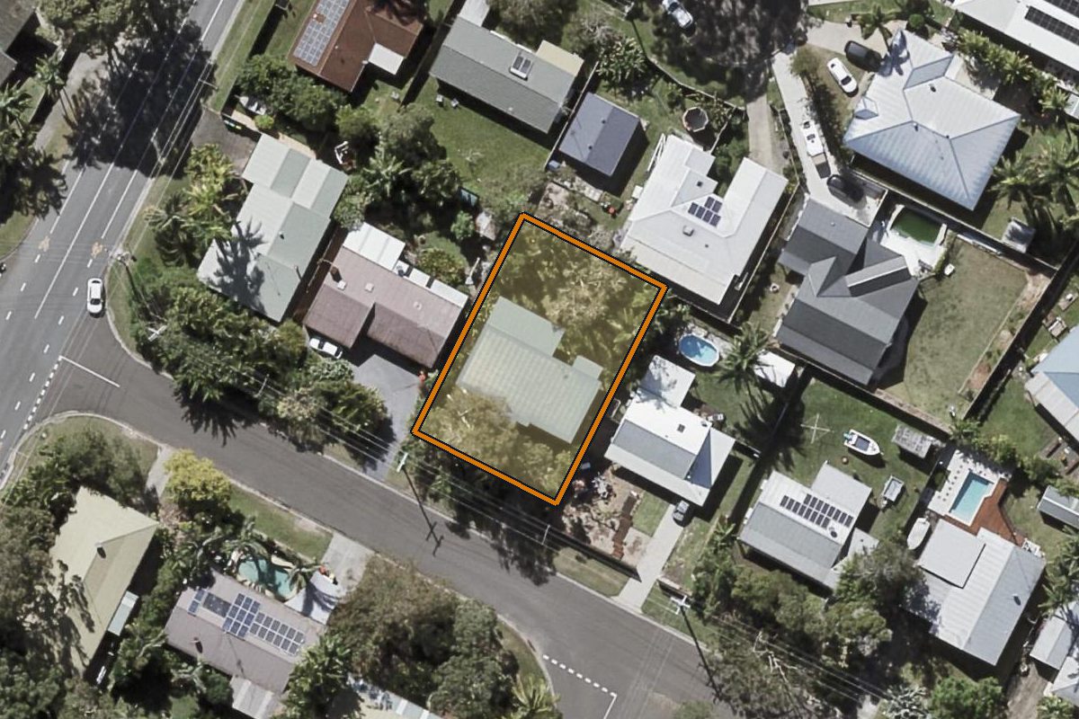 Aerial photo of 5 Rivendell Drive, Coolum Beach QLD 4573 with the lot boundary outlined in amber