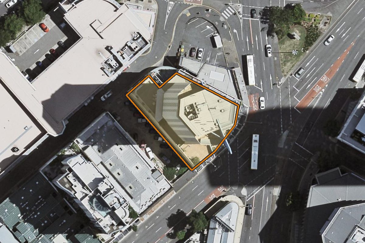 Aerial photo of 570 Queen Street, Brisbane City QLD 4000 with the lot boundary outlined in amber