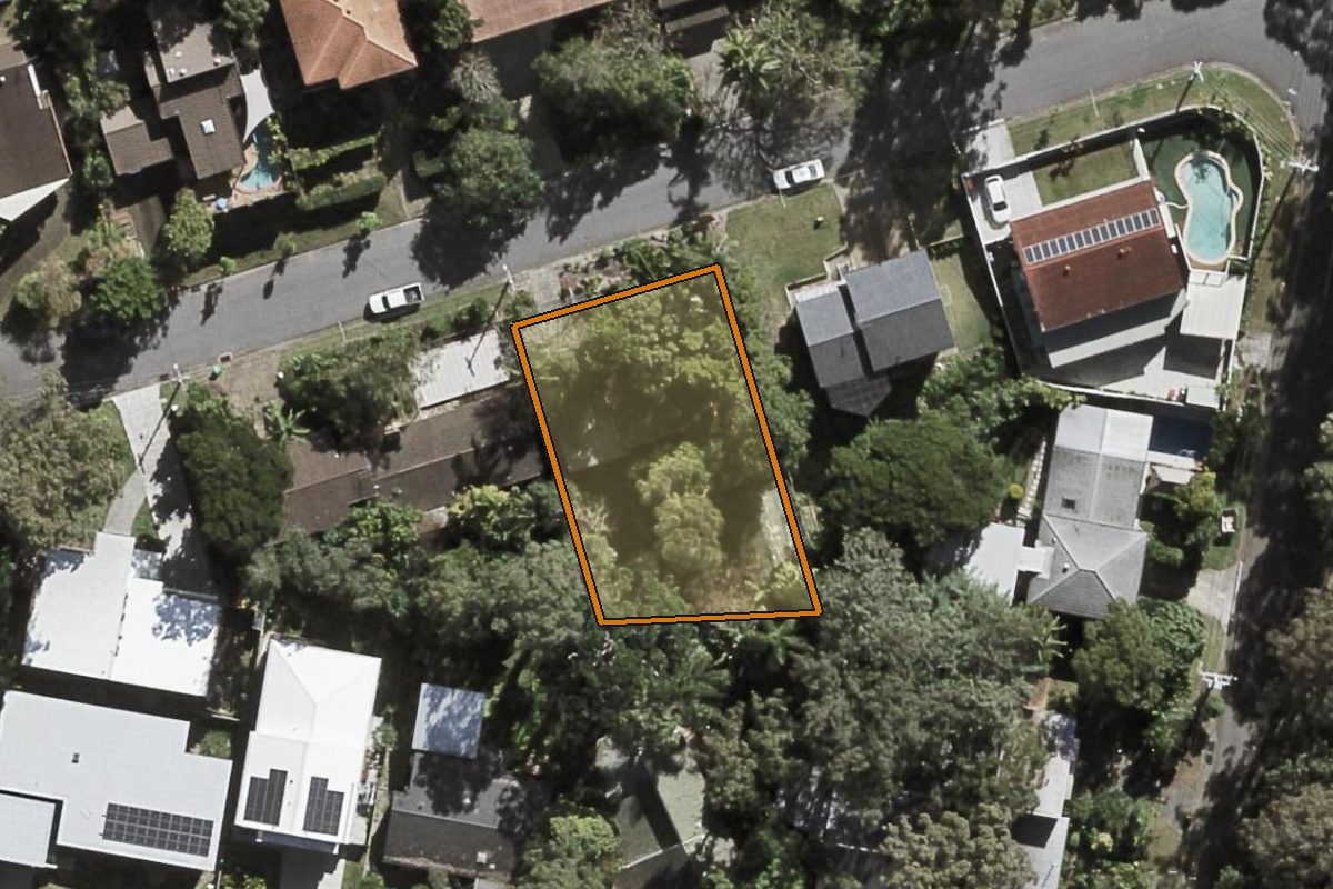 Aerial photo of 6 Teague Street, Indooroopilly QLD 4068 with the lot boundary outlined in amber