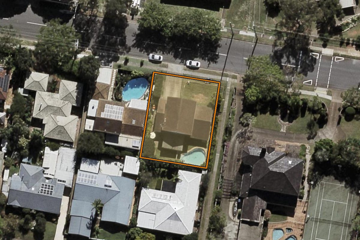 Aerial photo of 663 Musgrave Road, Robertson QLD 4109 with the lot boundary outlined in amber