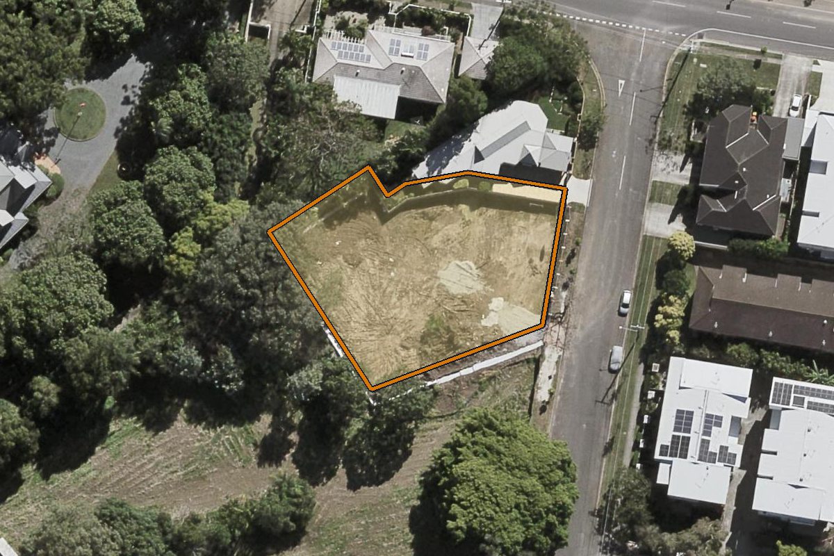 Aerial photo of 7 Feez Street, Yeronga QLD 4104 with the lot boundary outlined in amber