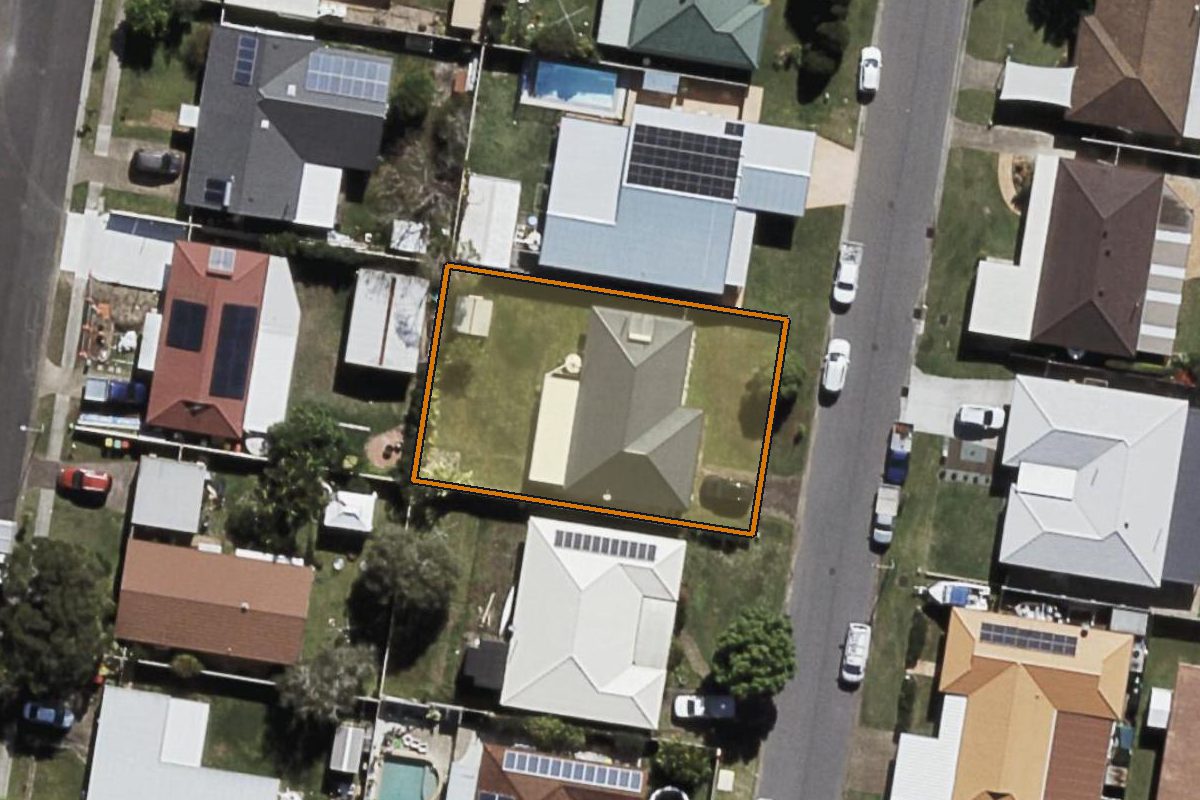 Aerial photo of 7 Toulby Street, Manly West QLD 4179 with the lot boundary outlined in amber