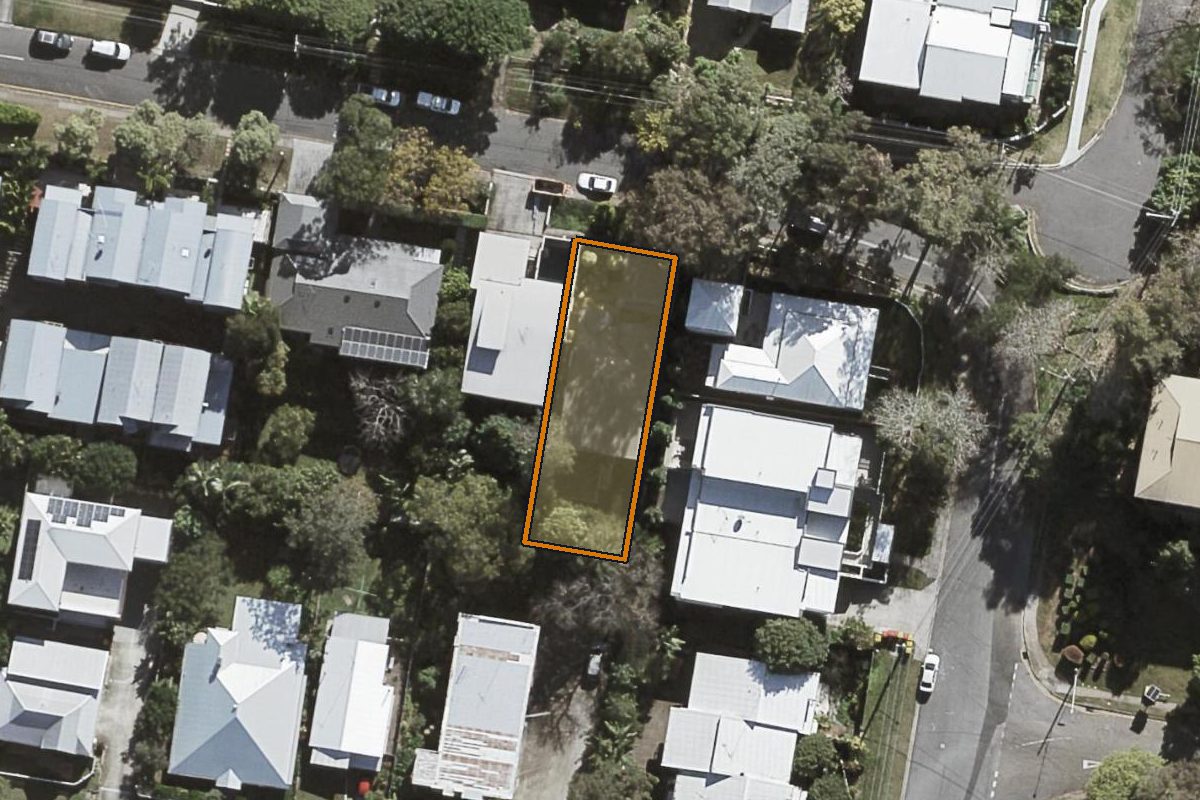 Aerial photo of 8 Goldsbrough Road, Taringa QLD 4068 with the lot boundary outlined in amber