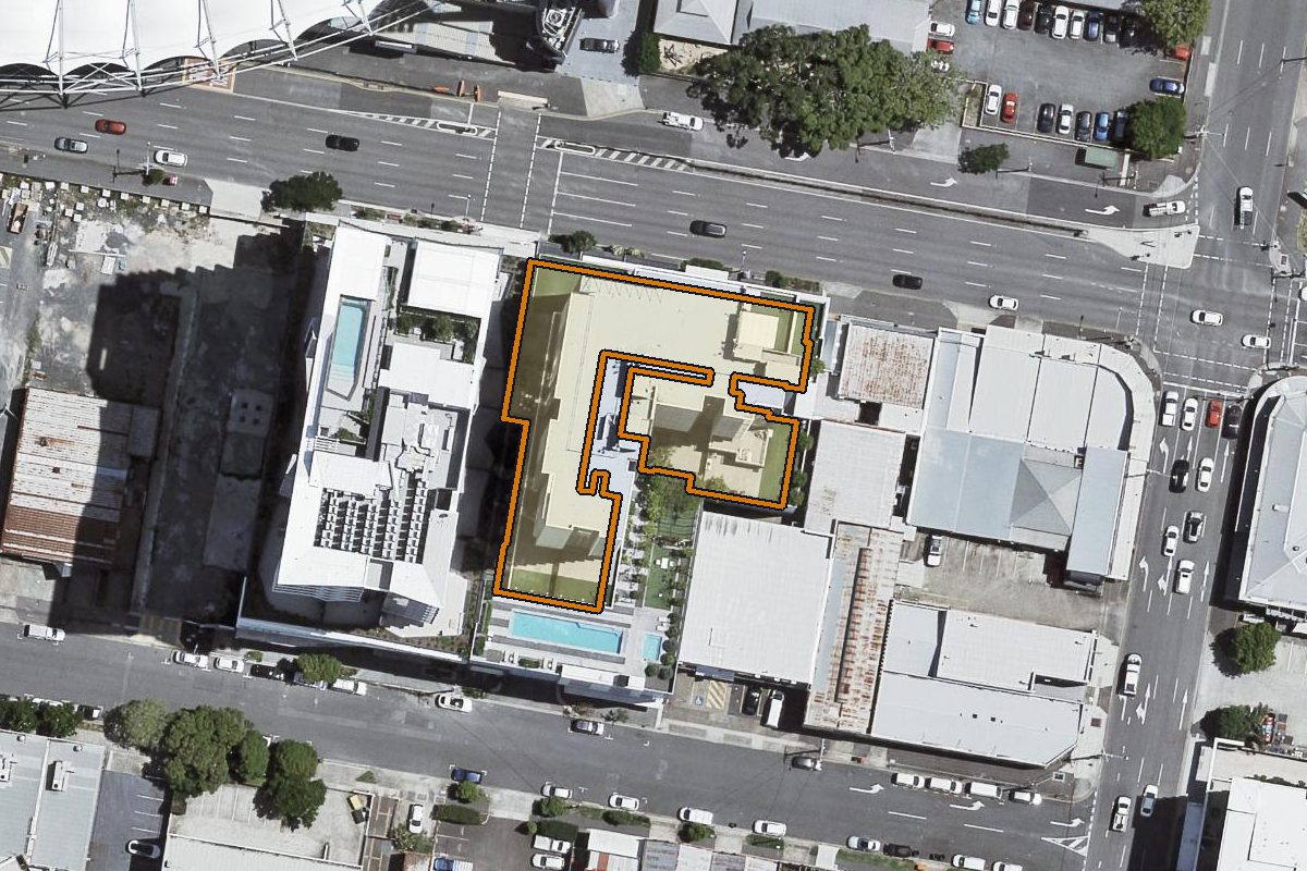 Aerial photo of 855 Stanley Street, Woolloongabba QLD 4102 with the lot boundary outlined in amber