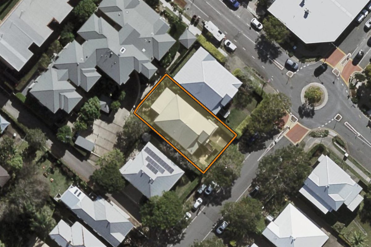Aerial photo of 96 Sydney Street, New Farm QLD 4005 with the lot boundary outlined in amber