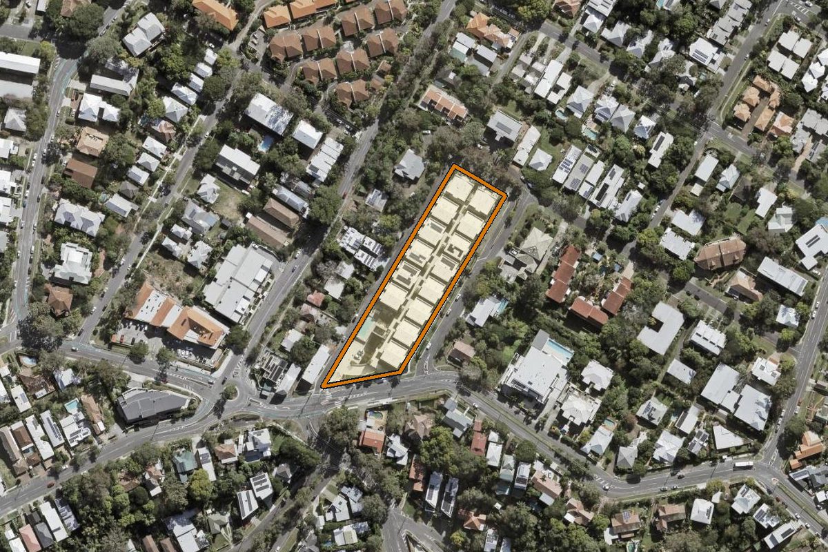 Aerial photo of 1/1 Bonvale Lane, St Lucia QLD 4067 with the lot boundary outlined in amber