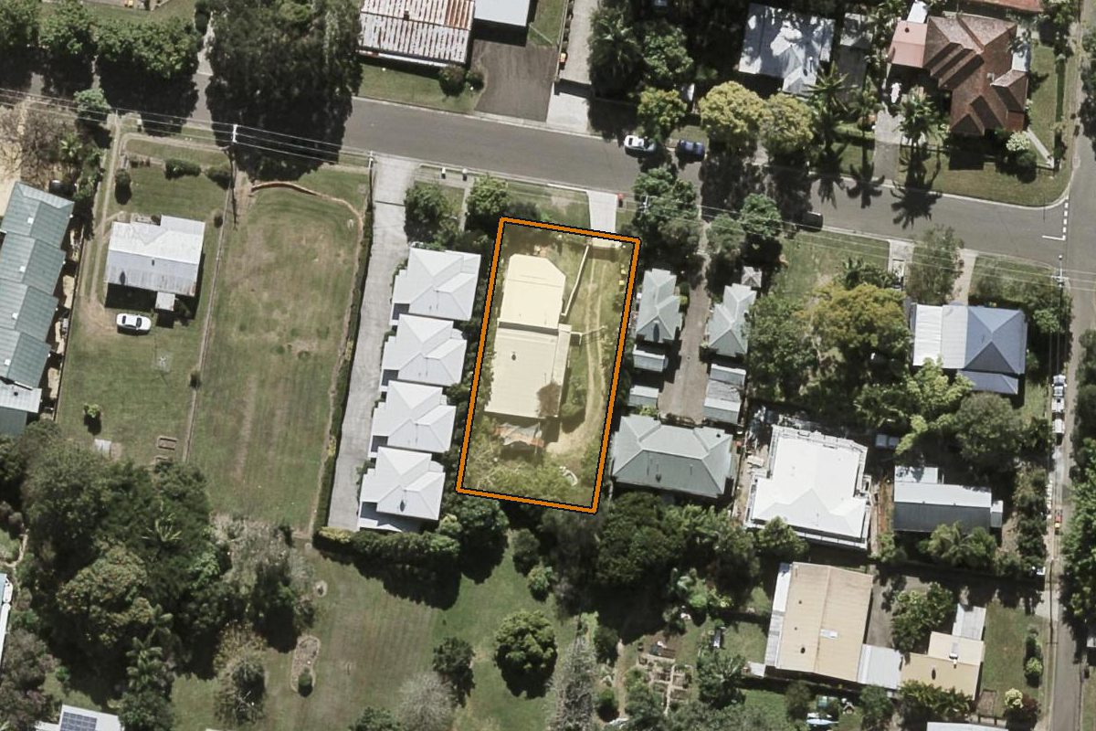 Aerial photo of 1/40 Campbell Street, Woombye QLD 4559 with the lot boundary outlined in amber