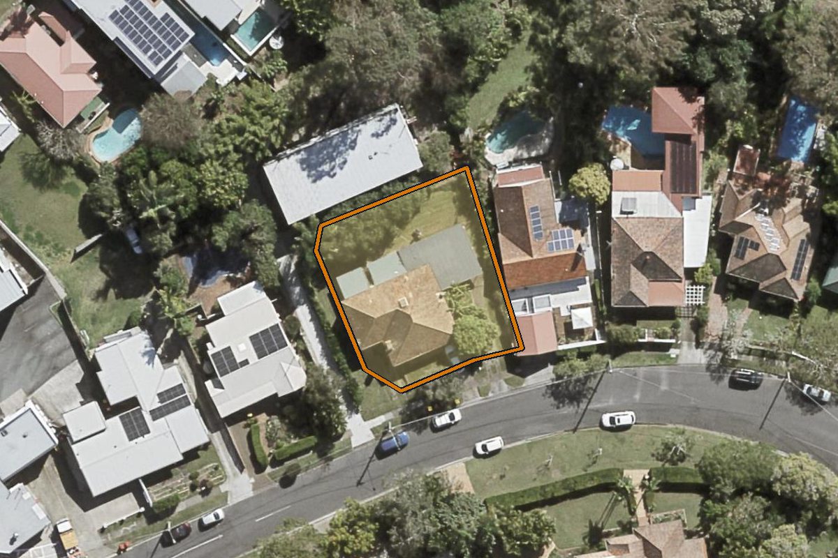 Aerial photo of 1/76 Highland Terrace, St Lucia QLD 4067 with the lot boundary outlined in amber
