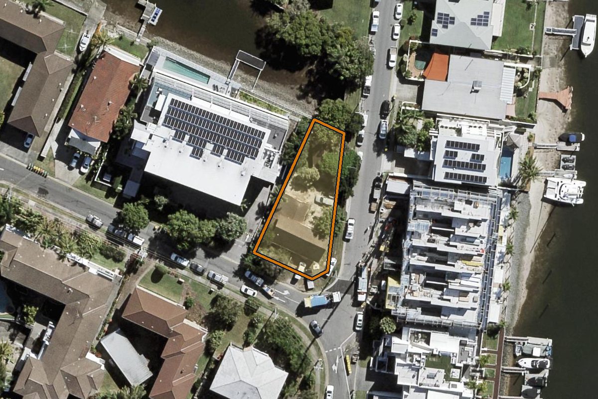 Aerial photo of 2/31 Madang Crescent, Runaway Bay QLD 4216 with the lot boundary outlined in amber