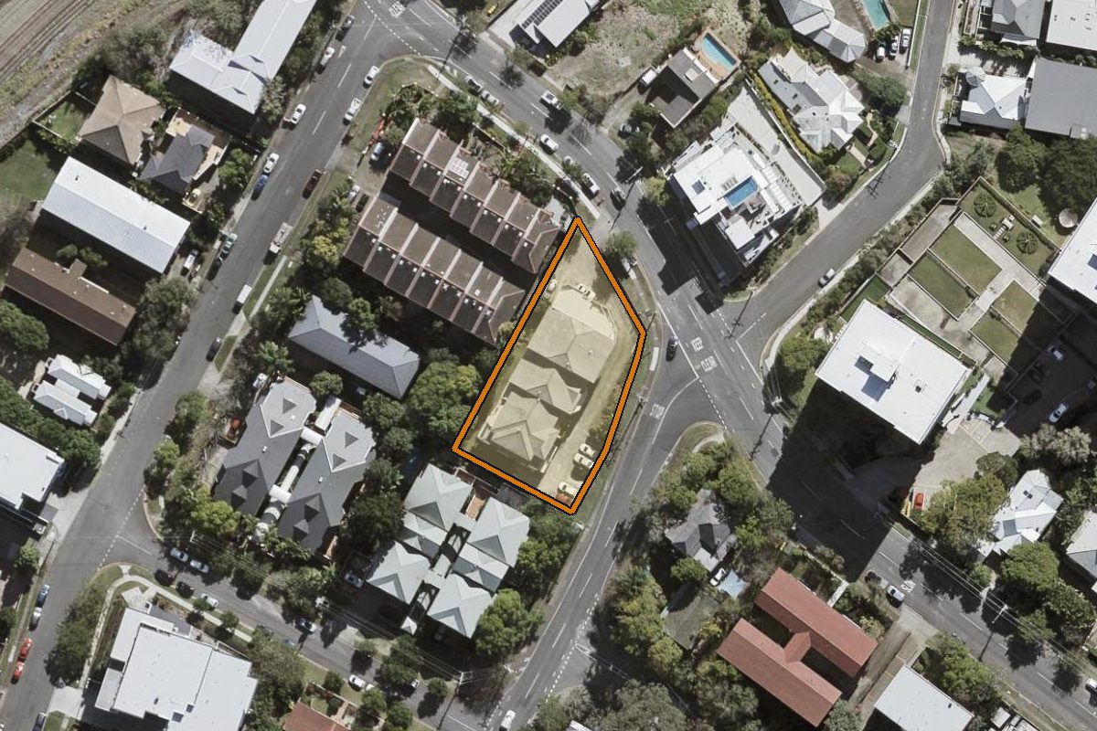 Aerial photo of 2/31 Swann Road, Taringa QLD 4068 with the lot boundary outlined in amber