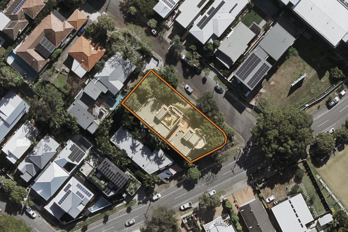 Aerial photo of 3/67 Oxlade Drive, New Farm QLD 4005 with the lot boundary outlined in amber