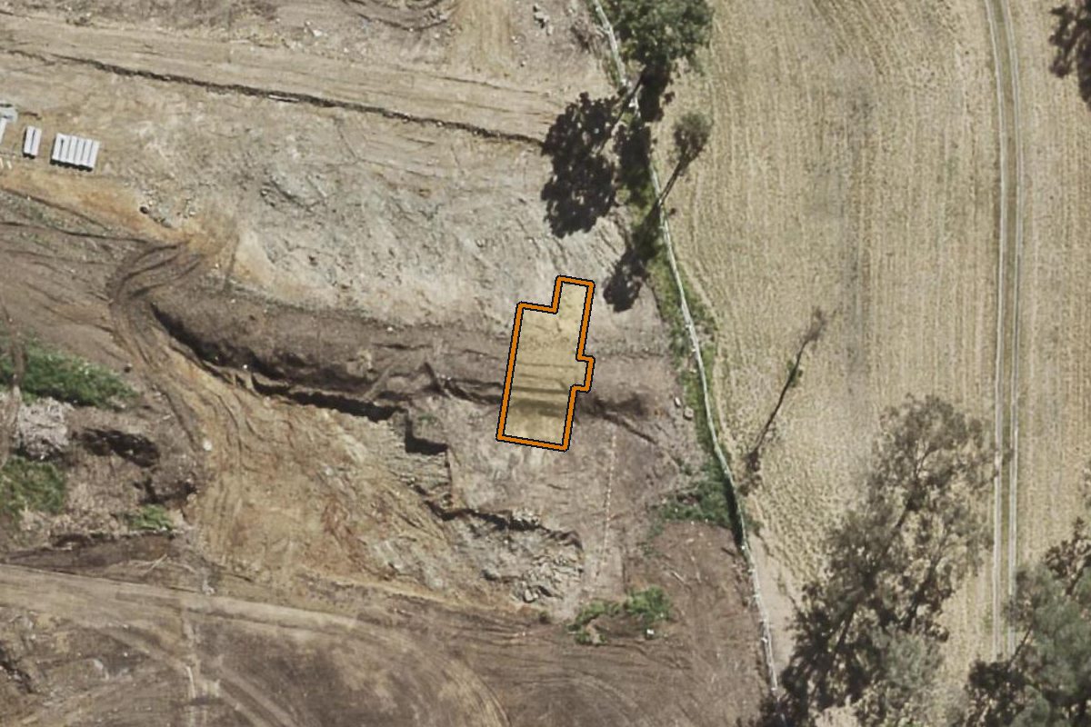 Aerial photo of 31/7 Lawrence Lyons Place, Kenmore QLD 4069 with the lot boundary outlined in amber