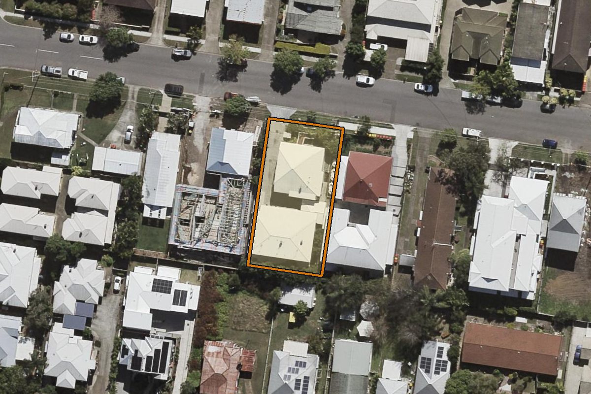 Aerial photo of 4/105 Vernon Street, Nundah QLD 4012 with the lot boundary outlined in amber