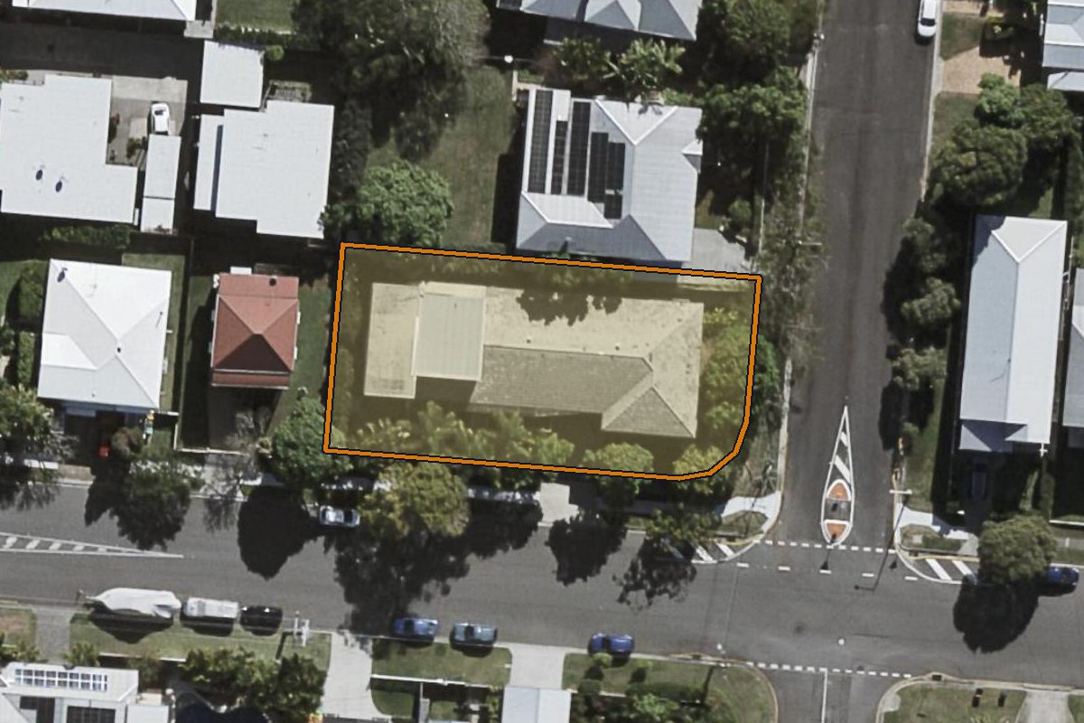 Aerial photo of 4/58 Philip Street, Hawthorne QLD 4171 with the lot boundary outlined in amber